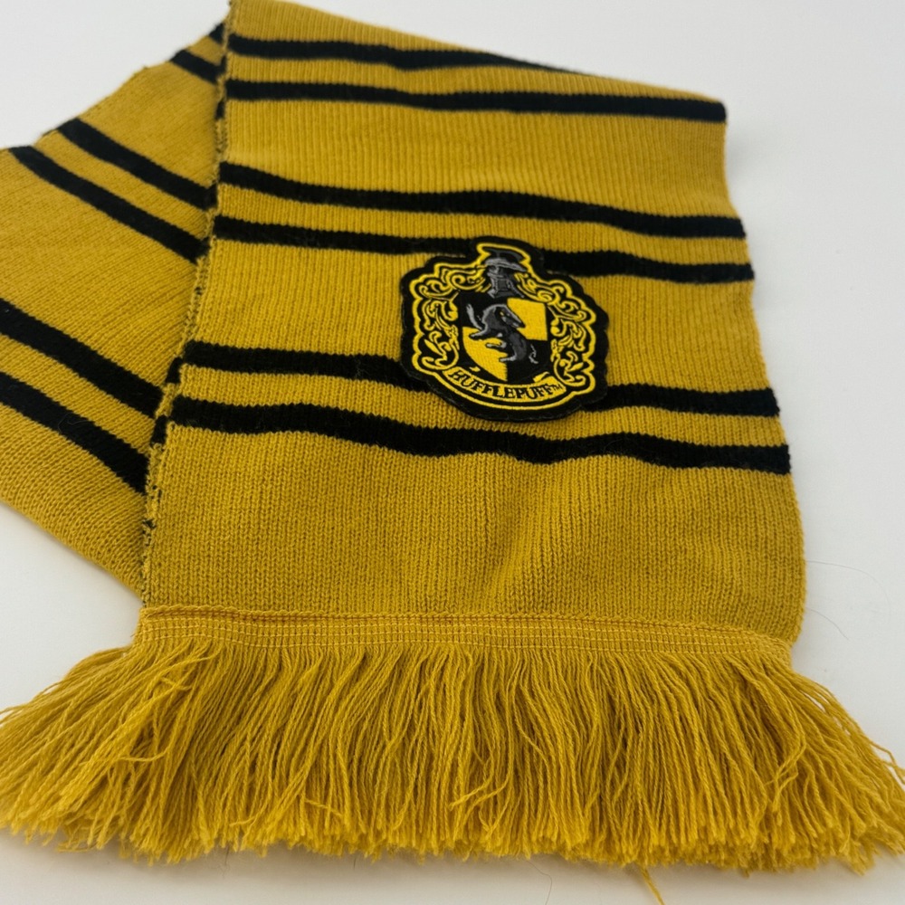 Harry Potter Hufflepuff Unisex Knit Scarf Yellow Black Striped Crest Fringe